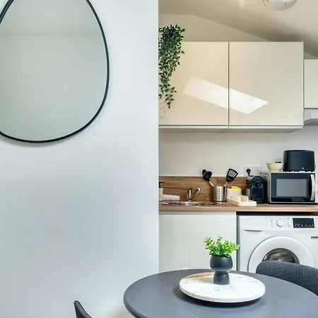 Le Factory - Contemporain - Proche Metro B * Oullins